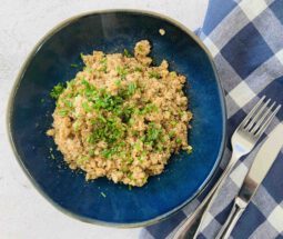 herzhaftes-frühstücks-porridge-mit-ei-schnittlauch